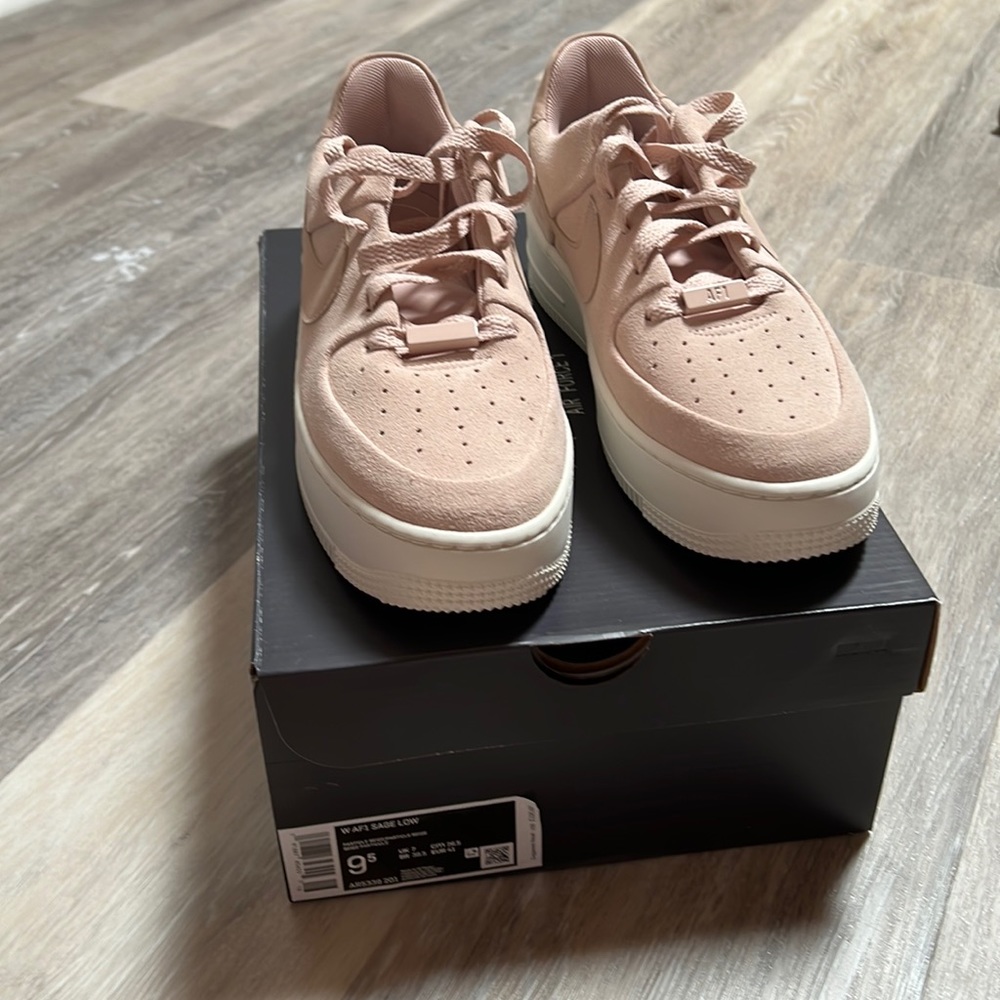 Brand new, never been worn, womens sage low af1 size 9 1/2